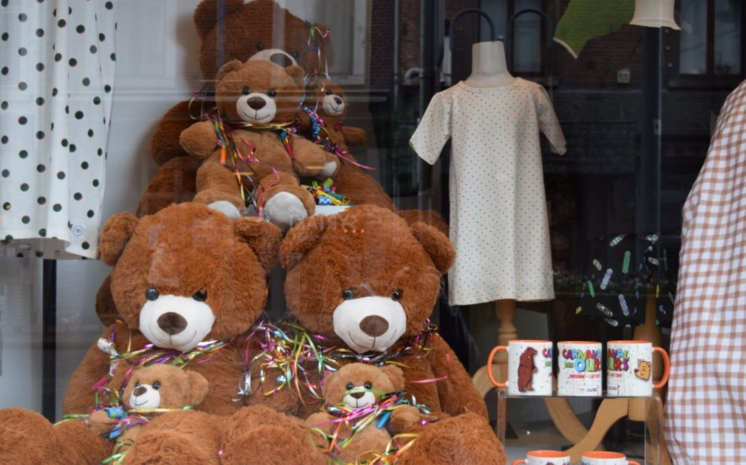 Carnaval des Ours 2024 : les commerçants décorent leurs vitrines !